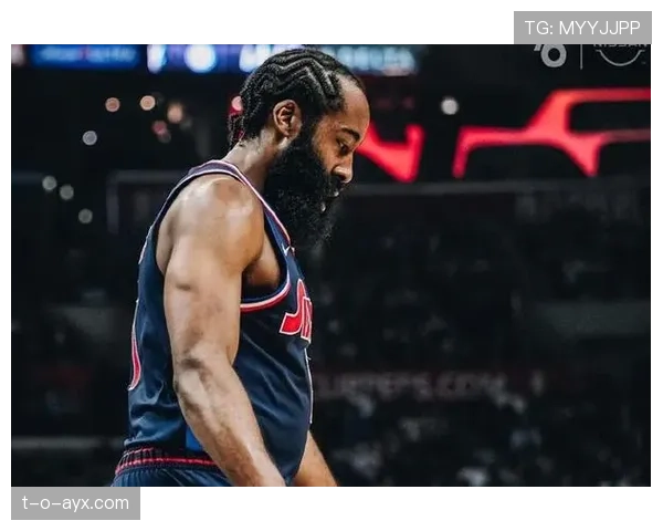 Osimhen社交媒体影响力激增,状态回暖成为新生代球迷宠儿 Osimhen社交媒体影响力激增,状态回暖成为新生代球迷宠儿