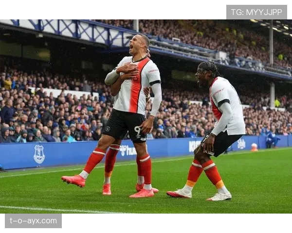 伯恩利定位球战术奏效，攻防两端全面提升