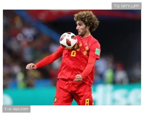 足球巨星独家专访：揭秘赛场背后的故事，未来计划引球迷期待