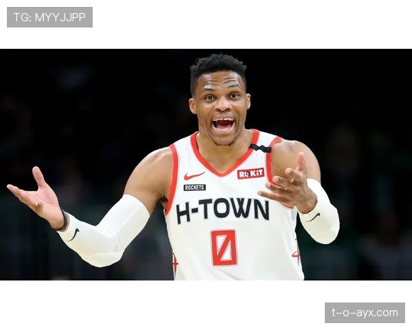 威斯布鲁克较早期更以突破吸引防守制造空位