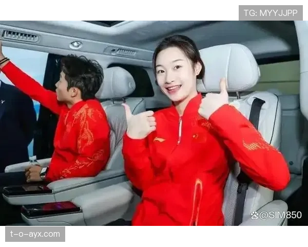 昌雅妮训练完偷偷吃冰淇淋被拍，这自律和馋嘴的反差谁懂啊